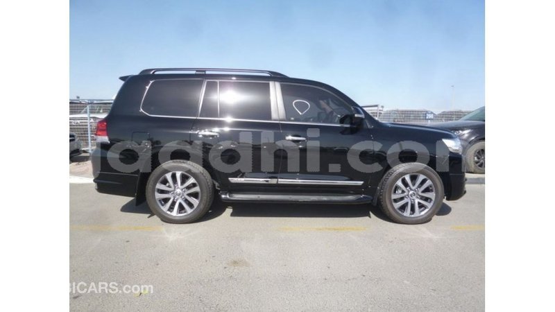 Big with watermark toyota land cruiser somalia import dubai 3713