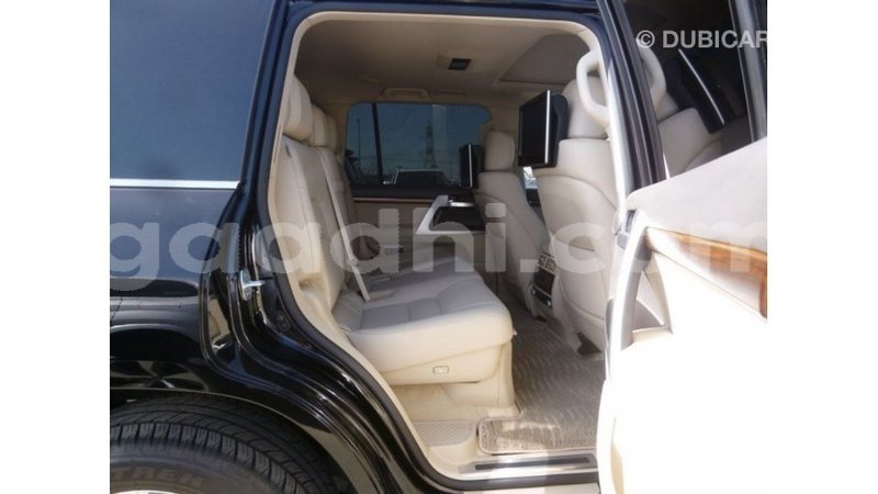 Big with watermark toyota land cruiser somalia import dubai 3713