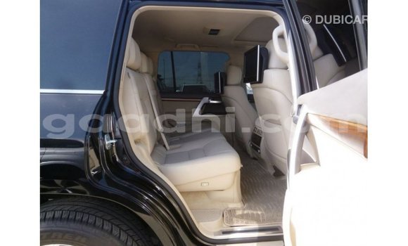 Acheter Import Voiture Toyota Land Cruiser Noir à Import - Dubai, Somalie Acheter Import Voiture Toyota Land Cruiser Noir à Import - Dubai, Somalie