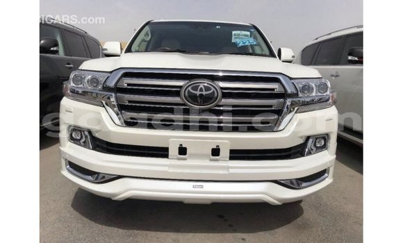 Acheter Import Voiture Toyota Land Cruiser Blanc à Import - Dubai, Somalie Acheter Import Voiture Toyota Land Cruiser Blanc à Import - Dubai, Somalie