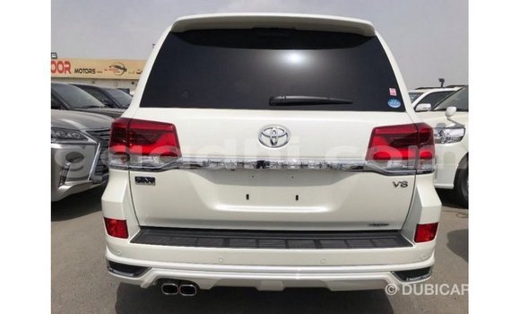 Acheter Import Voiture Toyota Land Cruiser Blanc à Import - Dubai, Somalie Acheter Import Voiture Toyota Land Cruiser Blanc à Import - Dubai, Somalie