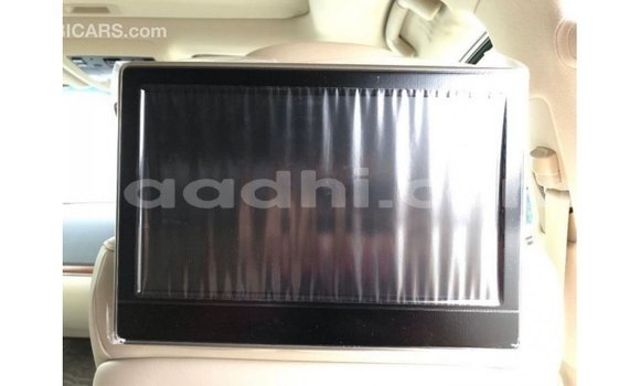 Acheter Import Voiture Toyota Land Cruiser Blanc à Import - Dubai, Somalie Acheter Import Voiture Toyota Land Cruiser Blanc à Import - Dubai, Somalie