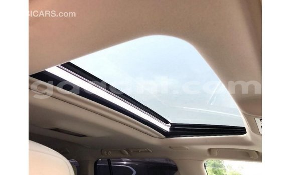 Acheter Import Voiture Toyota Land Cruiser Blanc à Import - Dubai, Somalie Acheter Import Voiture Toyota Land Cruiser Blanc à Import - Dubai, Somalie