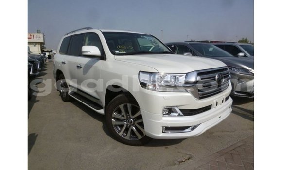Acheter Import Voiture Toyota Land Cruiser Blanc à Import - Dubai, Somalie Acheter Import Voiture Toyota Land Cruiser Blanc à Import - Dubai, Somalie