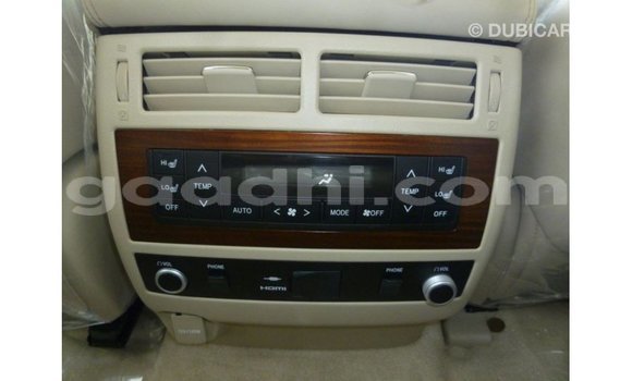 Acheter Import Voiture Toyota Land Cruiser Blanc à Import - Dubai, Somalie Acheter Import Voiture Toyota Land Cruiser Blanc à Import - Dubai, Somalie