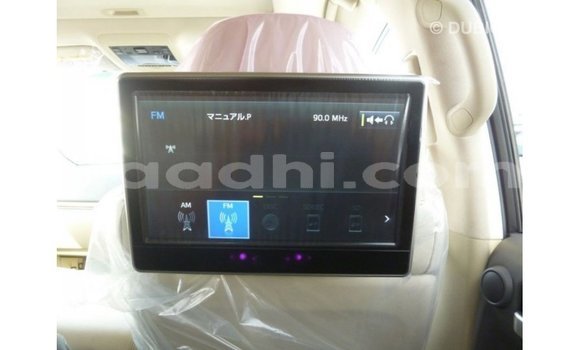 Acheter Import Voiture Toyota Land Cruiser Blanc à Import - Dubai, Somalie Acheter Import Voiture Toyota Land Cruiser Blanc à Import - Dubai, Somalie