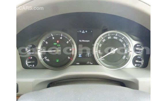 Acheter Import Voiture Toyota Land Cruiser Blanc à Import - Dubai, Somalie Acheter Import Voiture Toyota Land Cruiser Blanc à Import - Dubai, Somalie