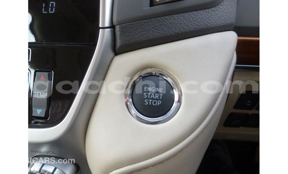 Acheter Import Voiture Toyota Land Cruiser Blanc à Import - Dubai, Somalie Acheter Import Voiture Toyota Land Cruiser Blanc à Import - Dubai, Somalie