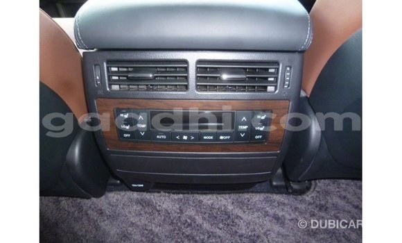 ይግዙ Imported Toyota Land Cruiser ቀይ መኪና በ Import - Dubai በ ሶማሊያ ይግዙ Imported Toyota Land Cruiser ቀይ መኪና በ Import - Dubai በ ሶማሊያ