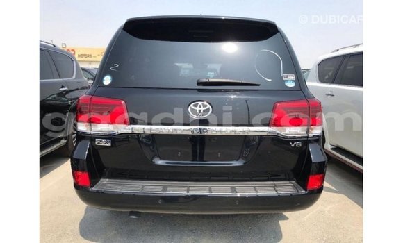 Acheter Import Voiture Toyota Land Cruiser Noir à Import - Dubai, Somalie Acheter Import Voiture Toyota Land Cruiser Noir à Import - Dubai, Somalie