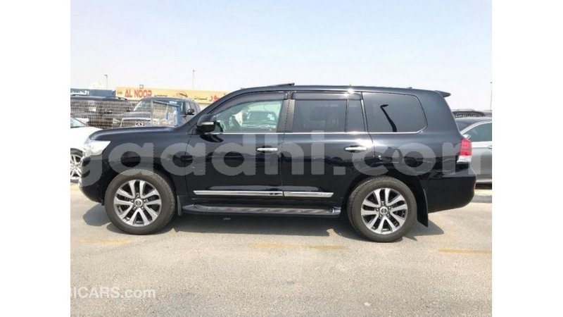 Big with watermark toyota land cruiser somalia import dubai 3719