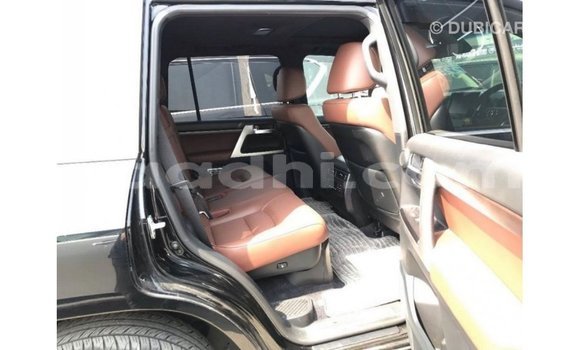 Acheter Import Voiture Toyota Land Cruiser Noir à Import - Dubai, Somalie Acheter Import Voiture Toyota Land Cruiser Noir à Import - Dubai, Somalie
