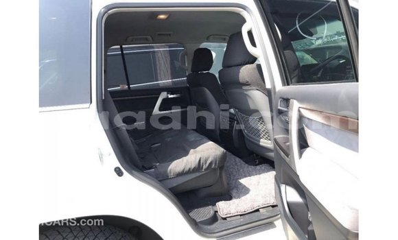 Buy Import Toyota Land Cruiser White Car in Import - Dubai in Somalia Buy Import Toyota Land Cruiser White Car in Import - Dubai in Somalia