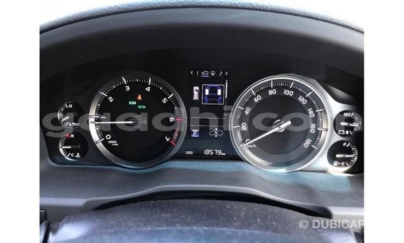 Acheter Import Voiture Toyota Land Cruiser Blanc à Import - Dubai, Somalie Acheter Import Voiture Toyota Land Cruiser Blanc à Import - Dubai, Somalie