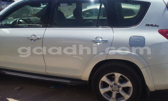 اشتري مستعمل Toyota RAV4 أبيض سيارة في هرجيسا في أرض الصومال اشتري مستعمل Toyota RAV4 أبيض سيارة في هرجيسا في أرض الصومال