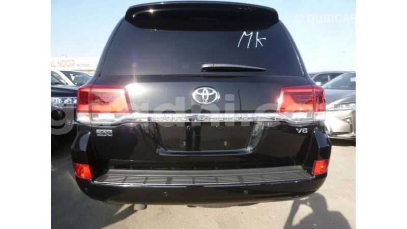 Big with watermark toyota land cruiser somalia import dubai 3722