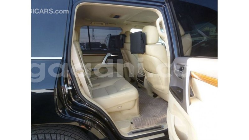 Big with watermark toyota land cruiser somalia import dubai 3722