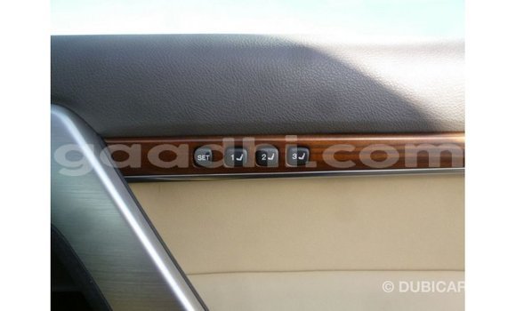 Acheter Import Voiture Toyota Land Cruiser Noir à Import - Dubai, Somalie Acheter Import Voiture Toyota Land Cruiser Noir à Import - Dubai, Somalie