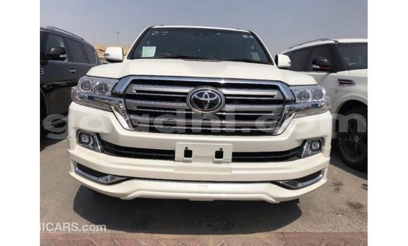 Acheter Import Voiture Toyota Land Cruiser Blanc à Import - Dubai, Somalie Acheter Import Voiture Toyota Land Cruiser Blanc à Import - Dubai, Somalie