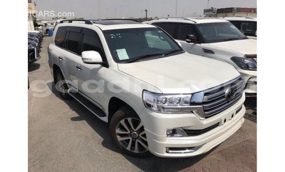 Acheter Import Voiture Toyota Land Cruiser Blanc à Import - Dubai, Somalie Acheter Import Voiture Toyota Land Cruiser Blanc à Import - Dubai, Somalie