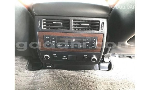 Acheter Import Voiture Toyota Land Cruiser Blanc à Import - Dubai, Somalie Acheter Import Voiture Toyota Land Cruiser Blanc à Import - Dubai, Somalie