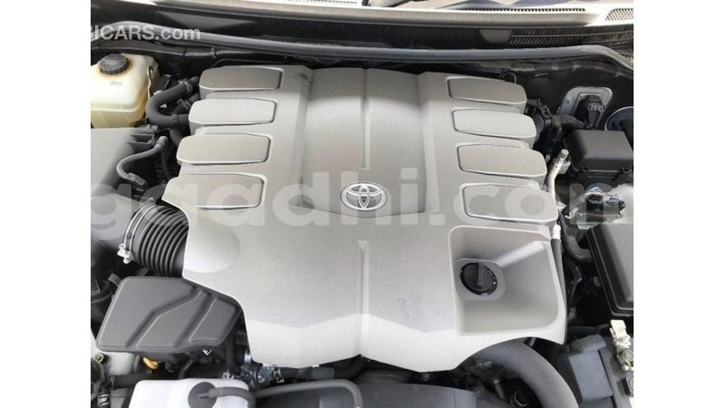 Big with watermark toyota land cruiser somalia import dubai 3724