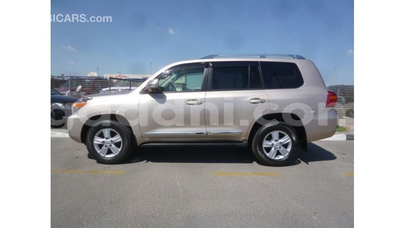 Big with watermark toyota land cruiser somalia import dubai 3725