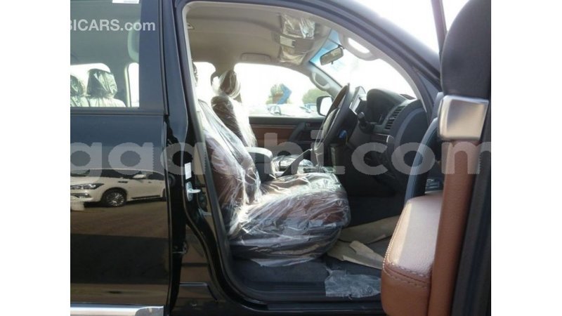 Big with watermark toyota land cruiser somalia import dubai 3726