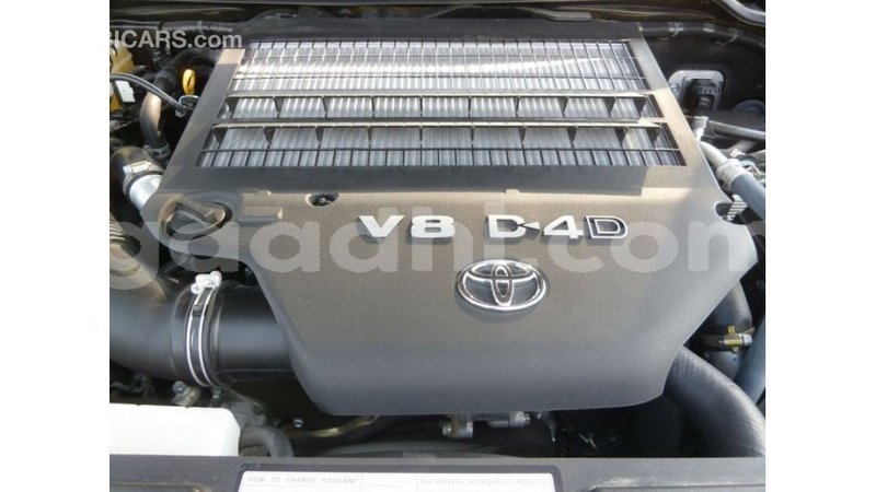 Big with watermark toyota land cruiser somalia import dubai 3726
