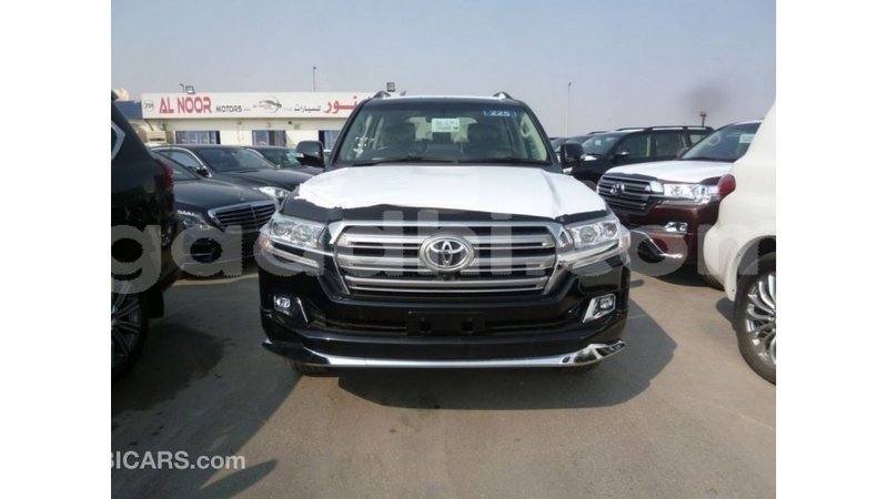 Big with watermark toyota land cruiser somalia import dubai 3727