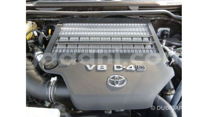 Big with watermark toyota land cruiser somalia import dubai 3727