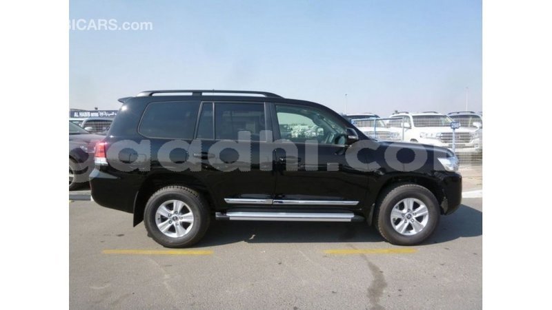 Big with watermark toyota land cruiser somalia import dubai 3728