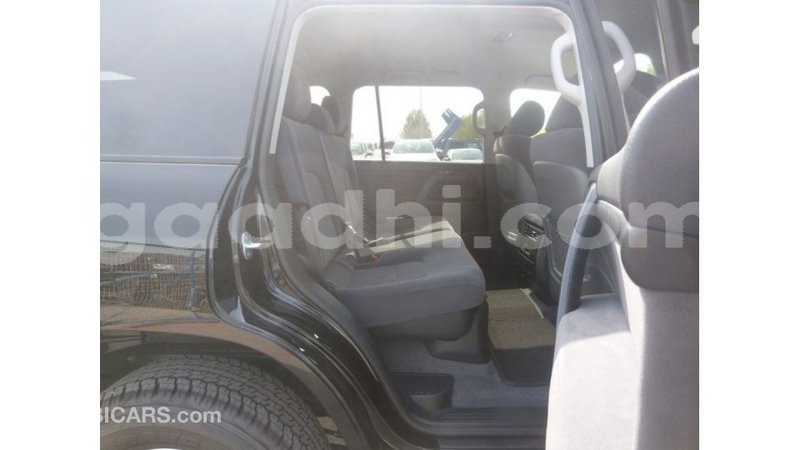 Big with watermark toyota land cruiser somalia import dubai 3728