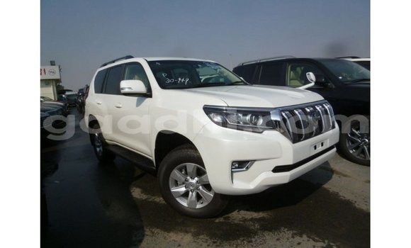Acheter Import Voiture Toyota Prado Blanc à Import - Dubai, Somalie Acheter Import Voiture Toyota Prado Blanc à Import - Dubai, Somalie