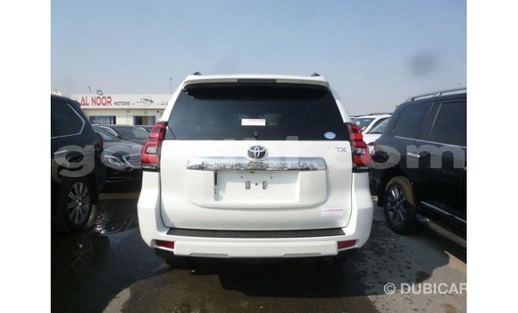 Acheter Import Voiture Toyota Prado Blanc à Import - Dubai, Somalie Acheter Import Voiture Toyota Prado Blanc à Import - Dubai, Somalie
