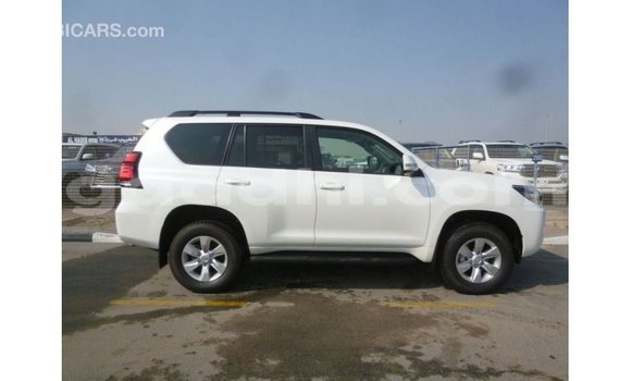 Acheter Import Voiture Toyota Prado Blanc à Import - Dubai, Somalie Acheter Import Voiture Toyota Prado Blanc à Import - Dubai, Somalie
