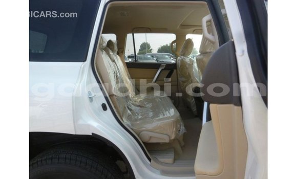 Acheter Import Voiture Toyota Prado Blanc à Import - Dubai, Somalie Acheter Import Voiture Toyota Prado Blanc à Import - Dubai, Somalie