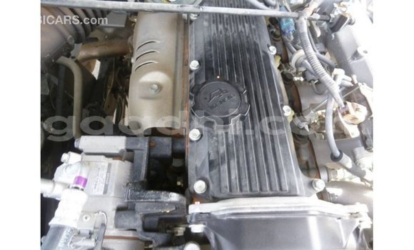 Acheter Import Voiture Toyota Land Cruiser Blanc à Import - Dubai, Somalie Acheter Import Voiture Toyota Land Cruiser Blanc à Import - Dubai, Somalie