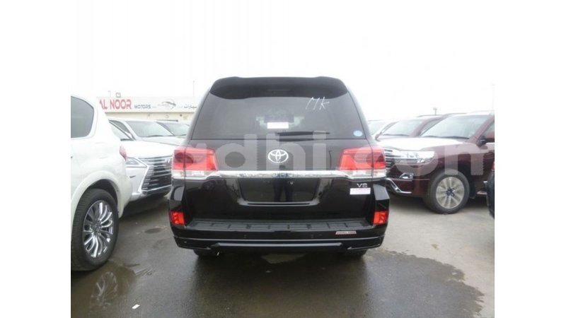 Big with watermark toyota land cruiser somalia import dubai 3736