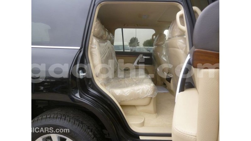 Big with watermark toyota land cruiser somalia import dubai 3736