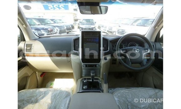 ይግዙ Imported Toyota Land Cruiser ብናማ መኪና በ Import - Dubai በ ሶማሊያ ይግዙ Imported Toyota Land Cruiser ብናማ መኪና በ Import - Dubai በ ሶማሊያ