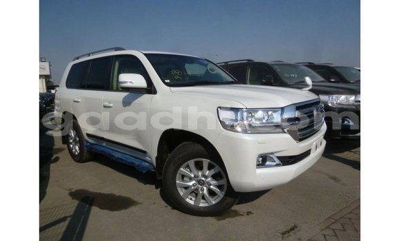 Acheter Import Voiture Toyota Land Cruiser Blanc à Import - Dubai, Somalie Acheter Import Voiture Toyota Land Cruiser Blanc à Import - Dubai, Somalie