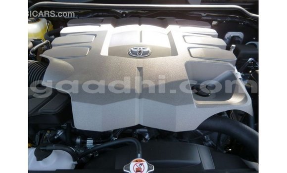 Acheter Import Voiture Toyota Land Cruiser Blanc à Import - Dubai, Somalie Acheter Import Voiture Toyota Land Cruiser Blanc à Import - Dubai, Somalie