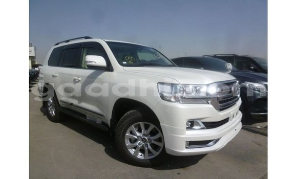 Acheter Import Voiture Toyota Land Cruiser Blanc à Import - Dubai, Somalie Acheter Import Voiture Toyota Land Cruiser Blanc à Import - Dubai, Somalie
