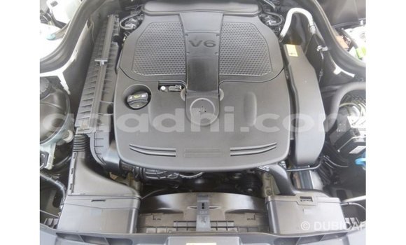 Acheter Import Voiture Mercedes-Benz 190 Blanc à Import - Dubai, Somalie Acheter Import Voiture Mercedes-Benz 190 Blanc à Import - Dubai, Somalie