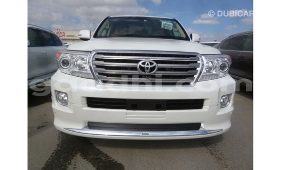 Acheter Import Voiture Toyota Land Cruiser Blanc à Import - Dubai, Somalie Acheter Import Voiture Toyota Land Cruiser Blanc à Import - Dubai, Somalie