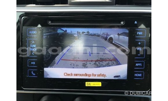 Acheter Import Voiture Toyota Corolla Blanc à Import - Dubai, Somalie Acheter Import Voiture Toyota Corolla Blanc à Import - Dubai, Somalie