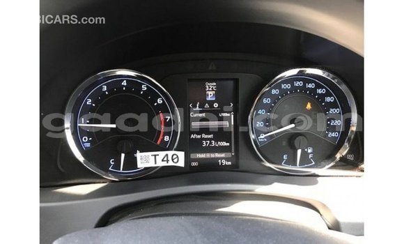 Acheter Import Voiture Toyota Corolla Blanc à Import - Dubai, Somalie Acheter Import Voiture Toyota Corolla Blanc à Import - Dubai, Somalie