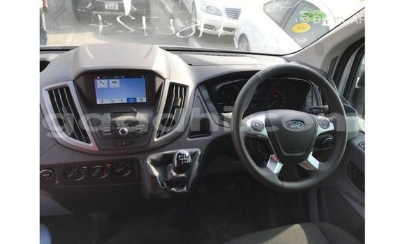 Acheter Import Voiture Ford Club Wagon Blanc à Import - Dubai, Somalie Acheter Import Voiture Ford Club Wagon Blanc à Import - Dubai, Somalie