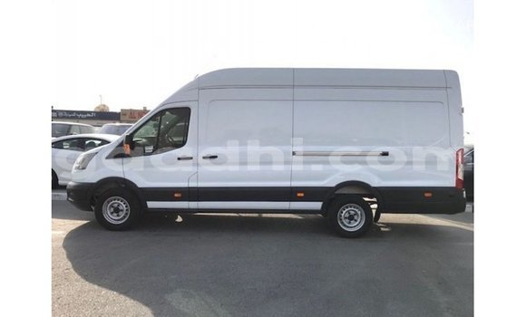 Acheter Import Voiture Ford Club Wagon Blanc à Import - Dubai, Somalie Acheter Import Voiture Ford Club Wagon Blanc à Import - Dubai, Somalie